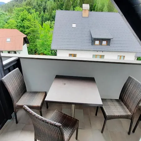 Apartma Klass 303 *
